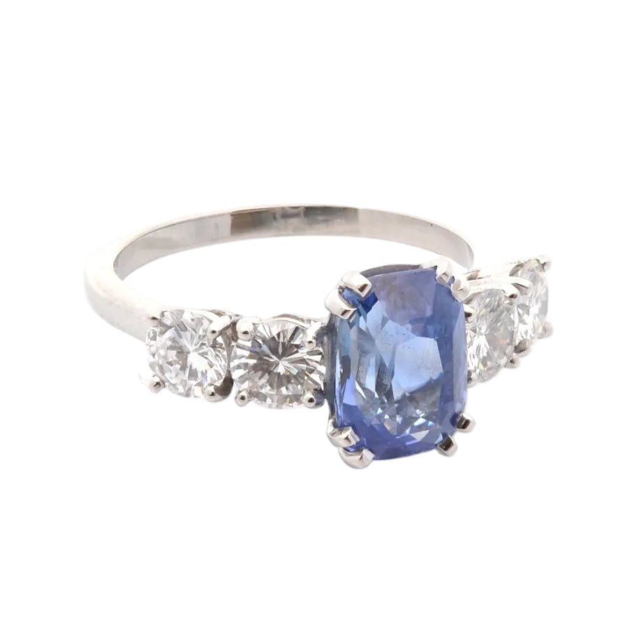 Bague en platine, saphir et diamants - Castafiore
