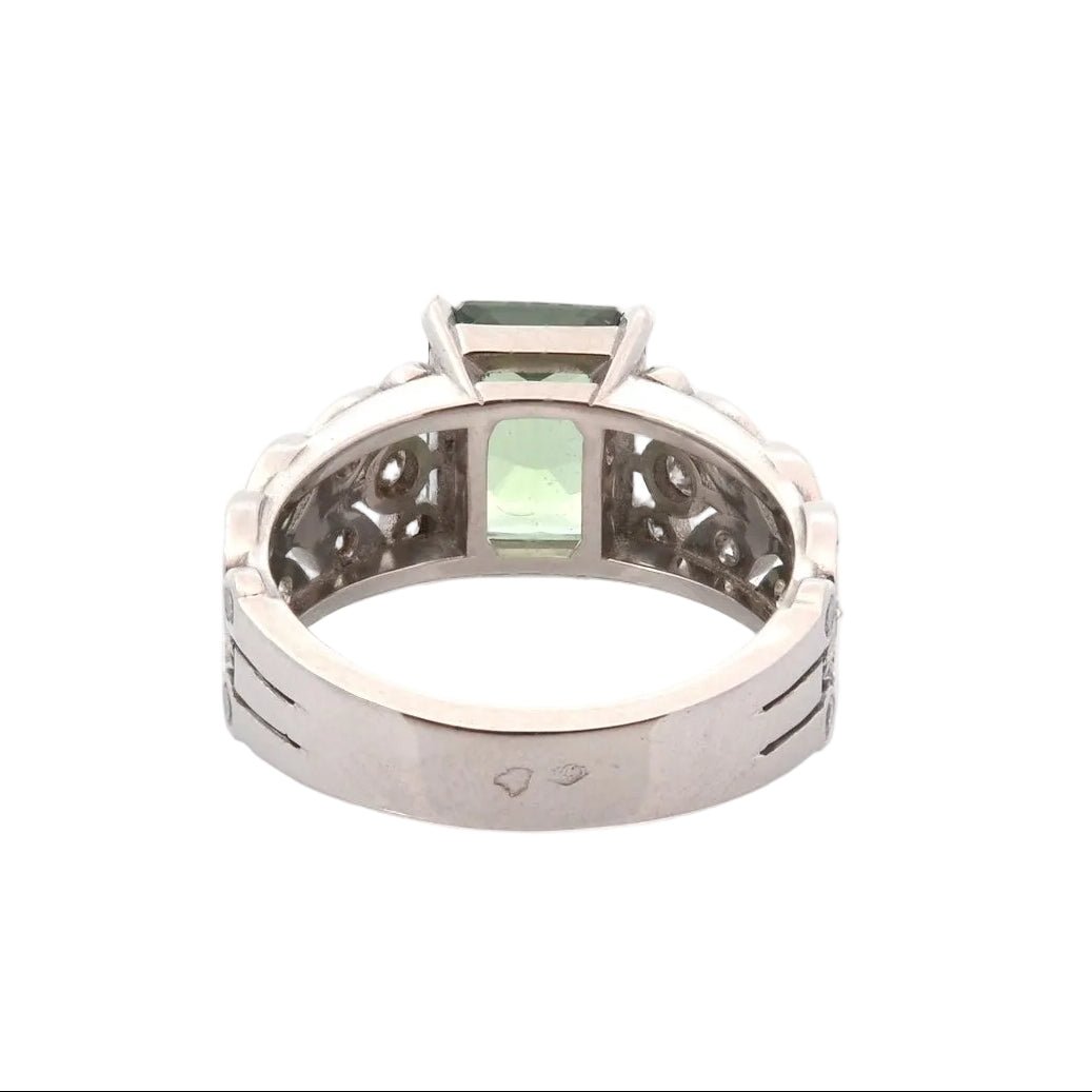 Bague en platine, saphir et diamants - Castafiore