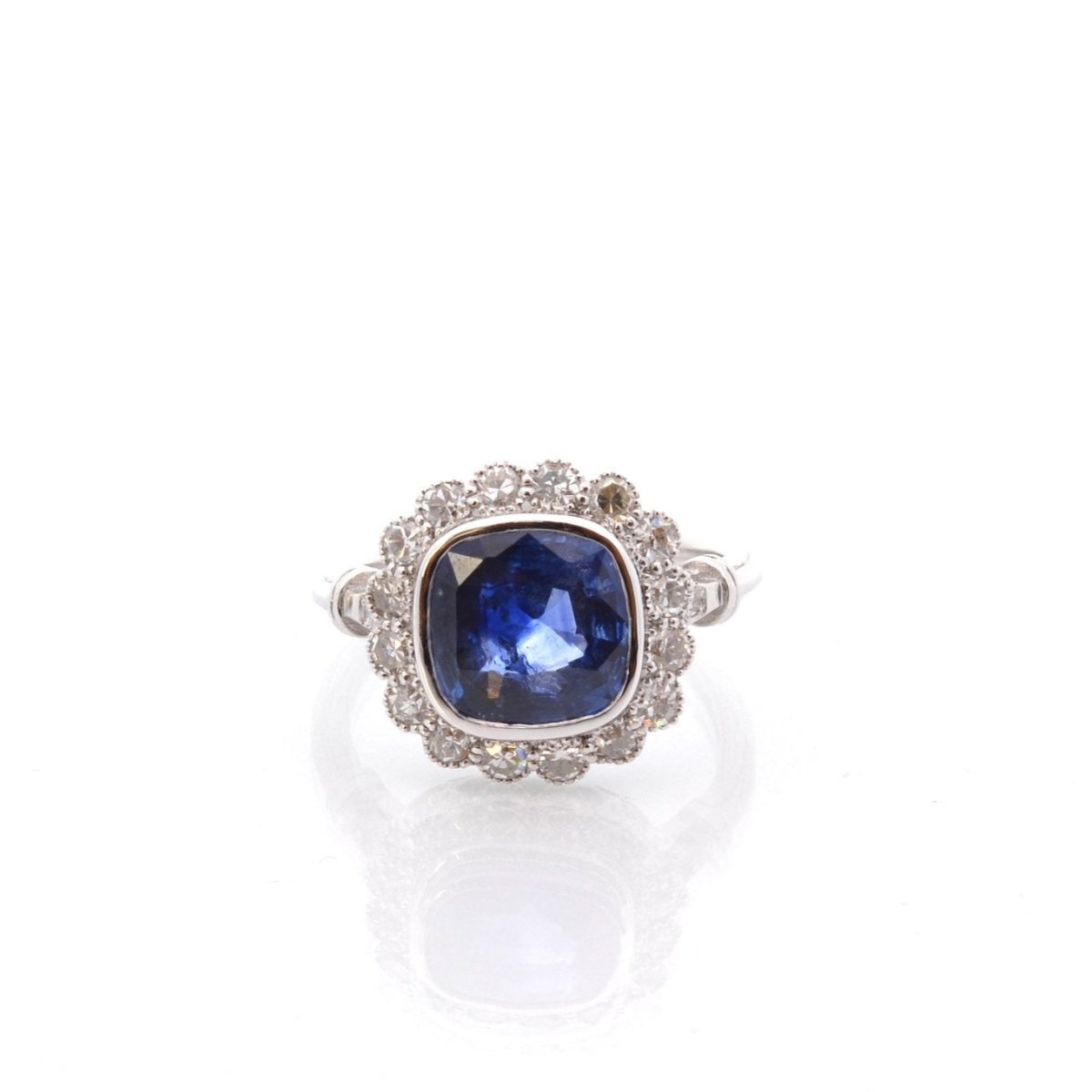 Bague en platine, saphir et diamants - Castafiore