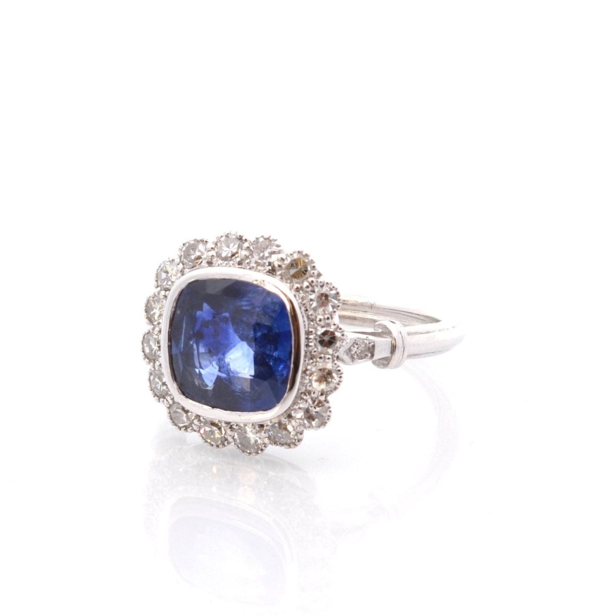 Bague en platine, saphir et diamants - Castafiore