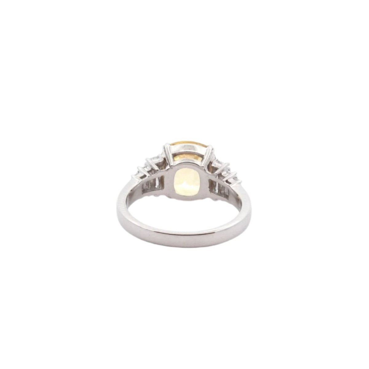 Bague en platine, saphir et diamants - Castafiore