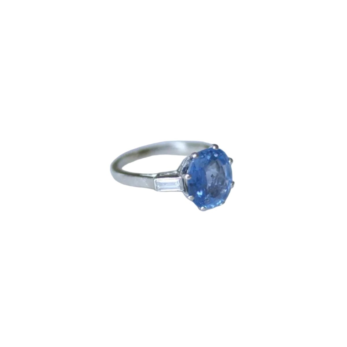 Bague en platine, saphir, et diamants - Castafiore