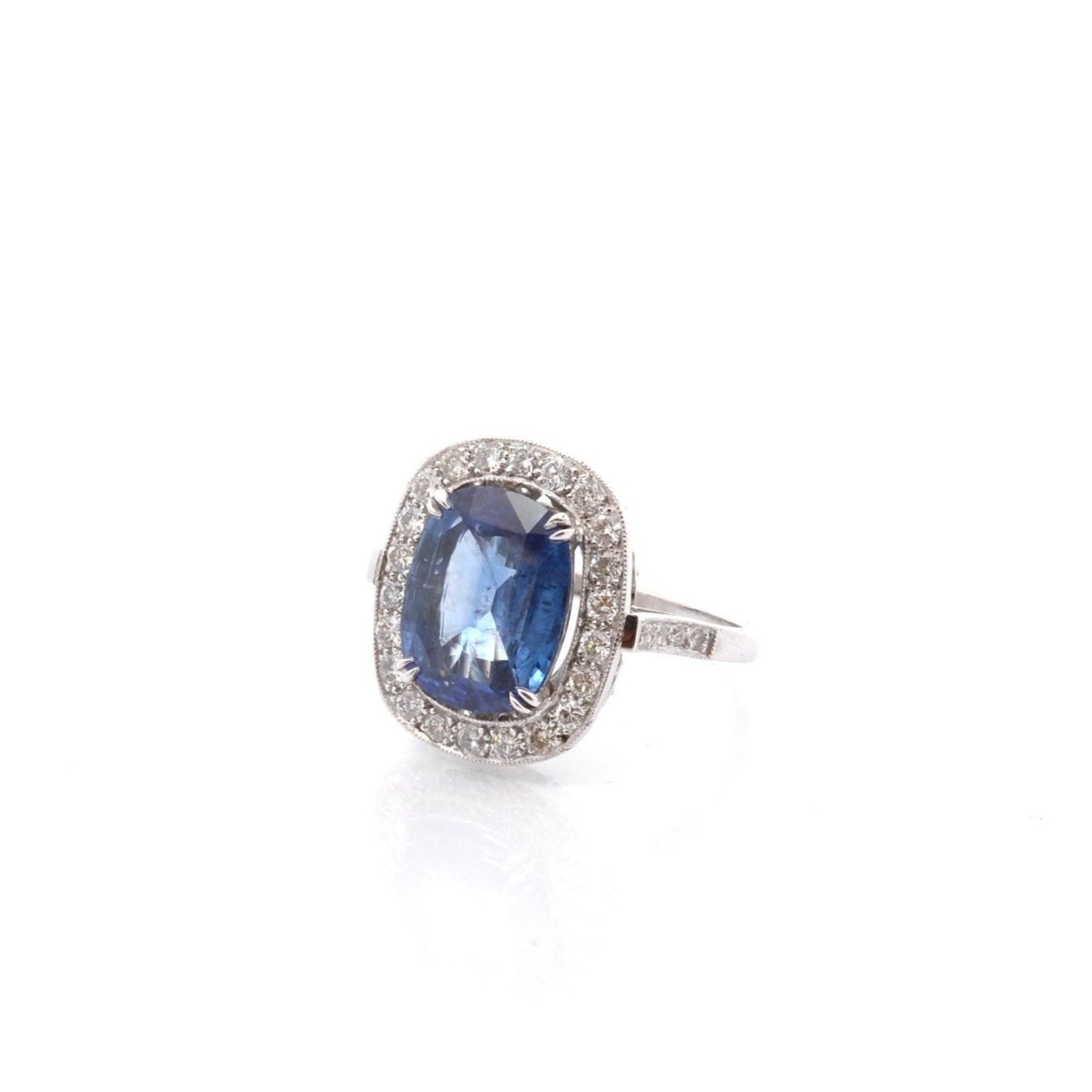 Bague en platine, saphir et diamants - Castafiore