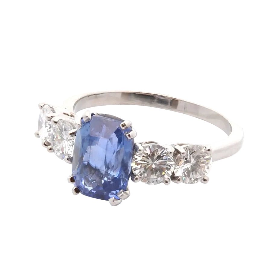 Bague en platine, saphir et diamants - Castafiore
