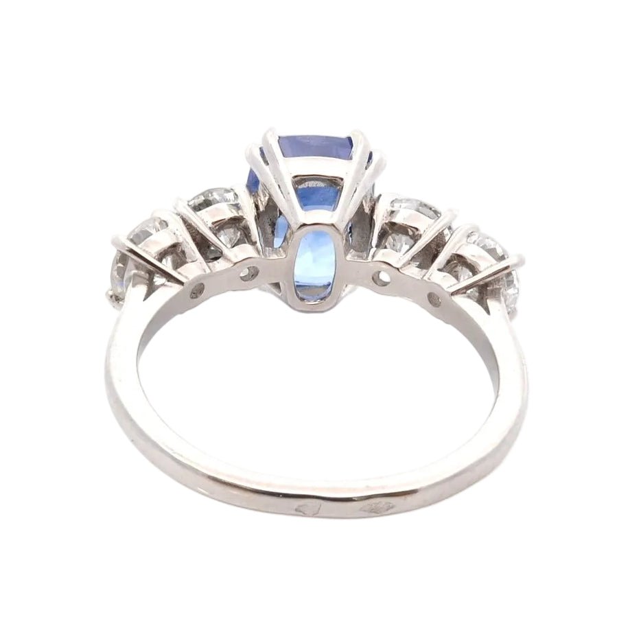 Bague en platine, saphir et diamants - Castafiore