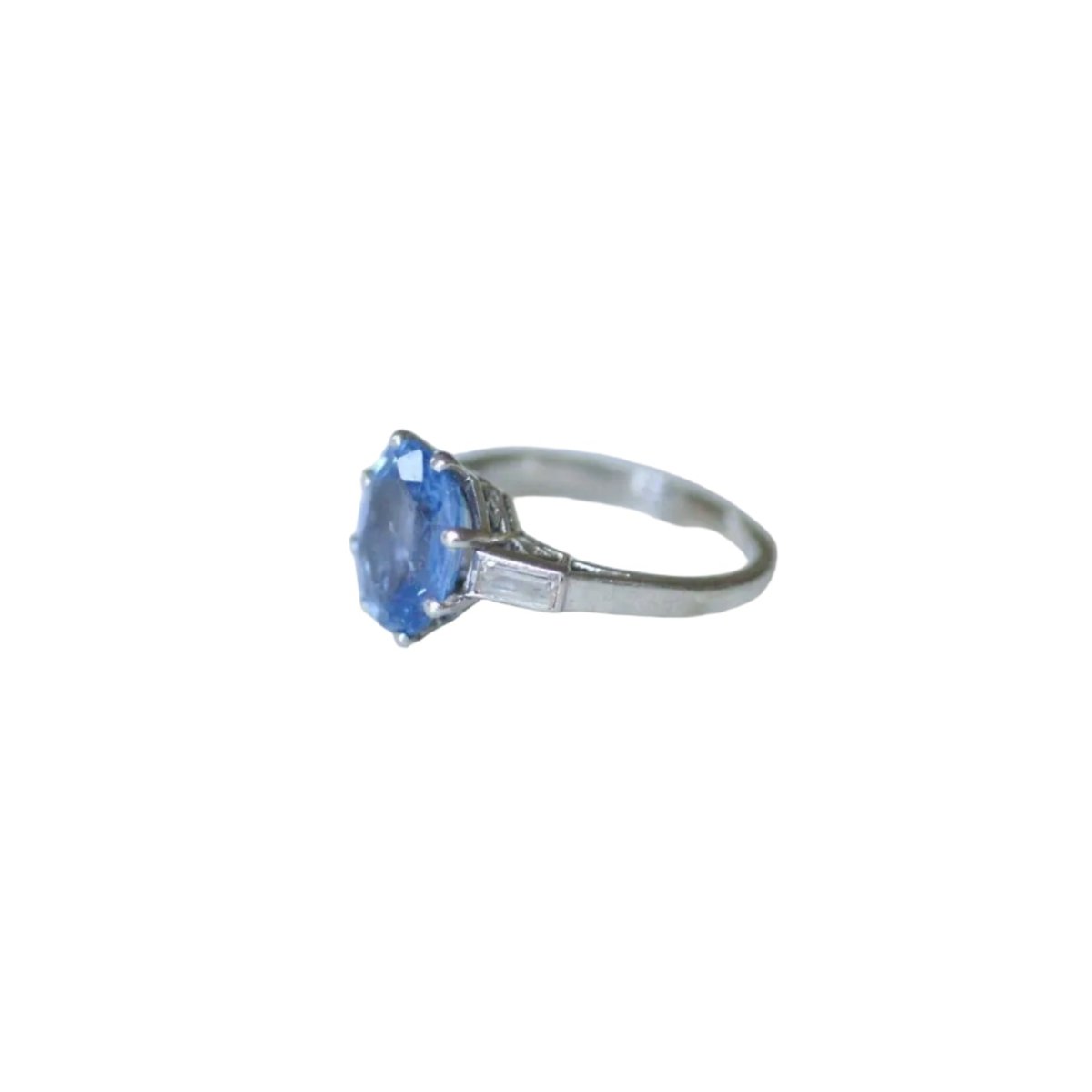 Bague en platine, saphir, et diamants - Castafiore