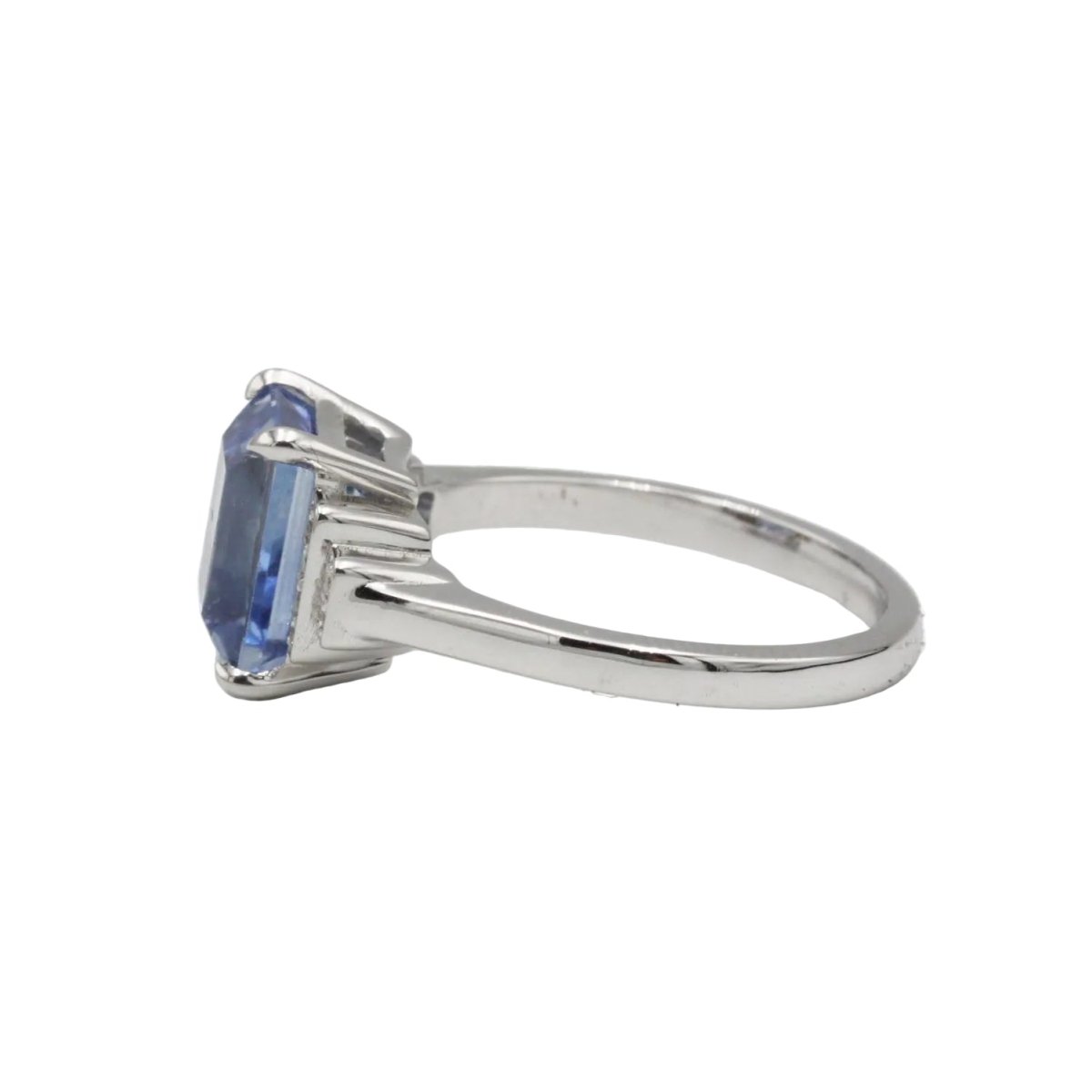 Bague en platine, saphir et diamants - Castafiore