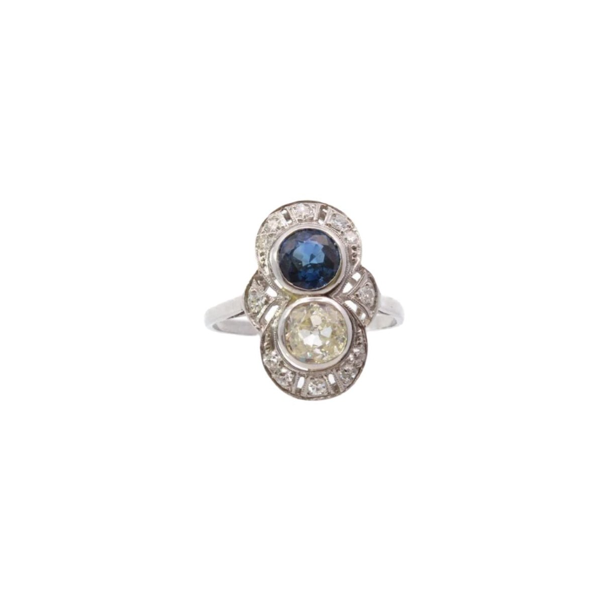 Bague en platine, saphir et diamants - Castafiore