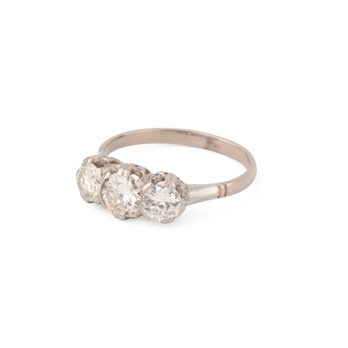 Bague en platine trilogie ornée de 3 diamants taille ancienne - Castafiore