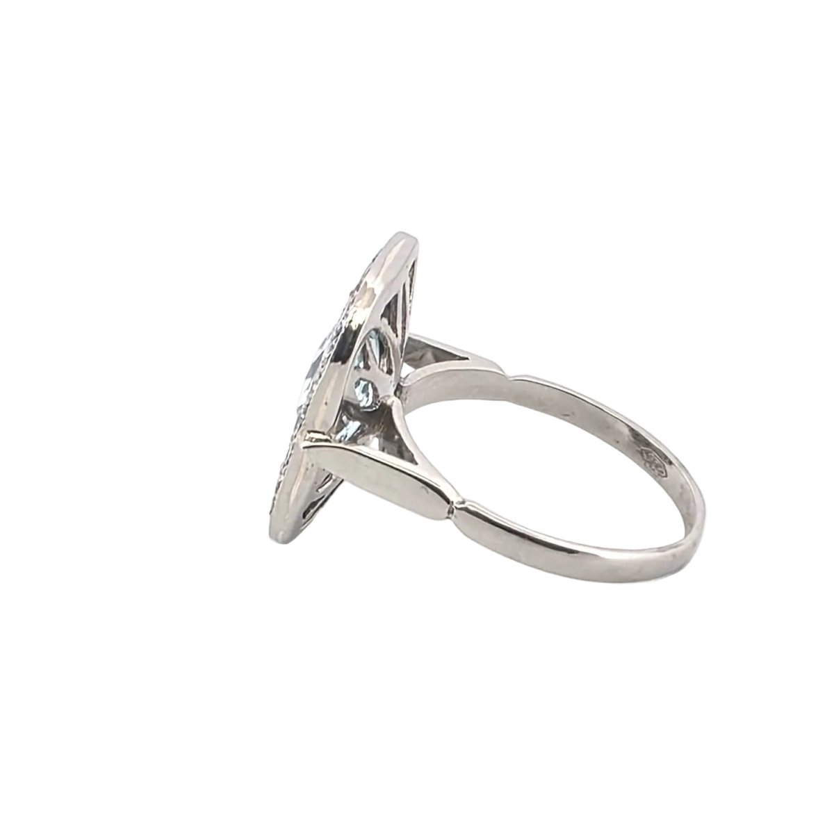 Bague Entourage en or blanc, aigue - marine et diamants - Castafiore