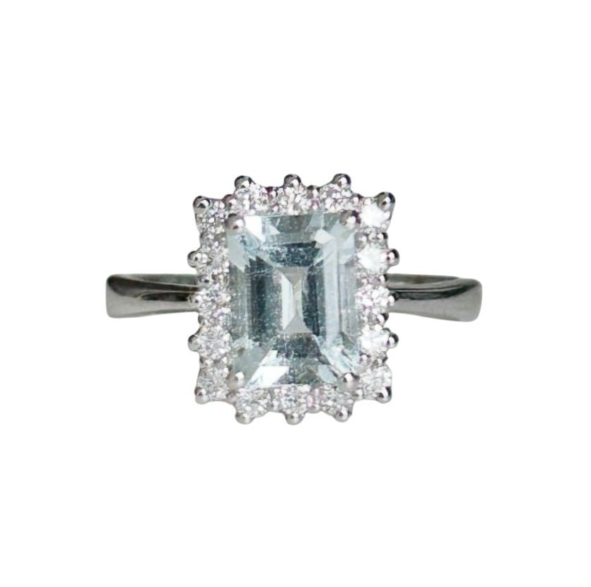 Bague Entourage en or blanc, aigue - marine et diamants - Castafiore