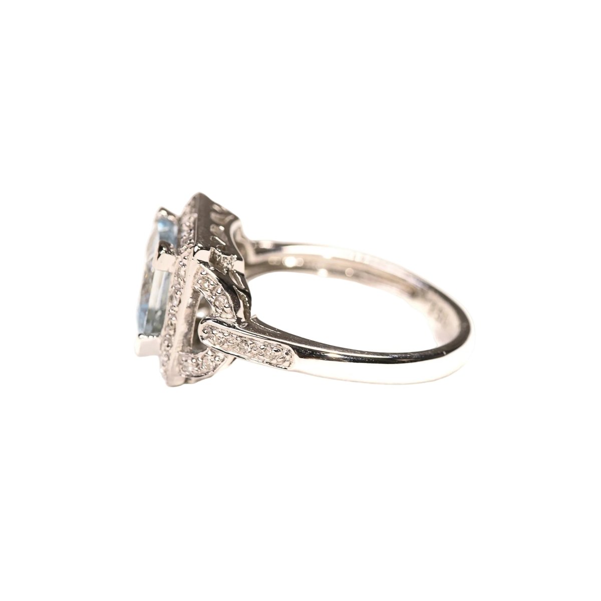 Bague Entourage en or blanc, aigue - marine et diamants - Castafiore