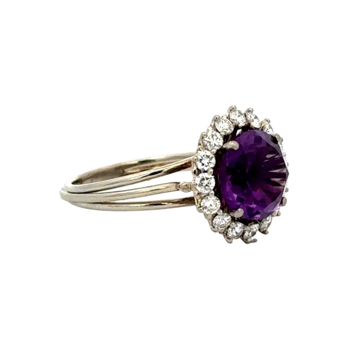 Bague Entourage en or blanc, améthyste et diamants - Castafiore