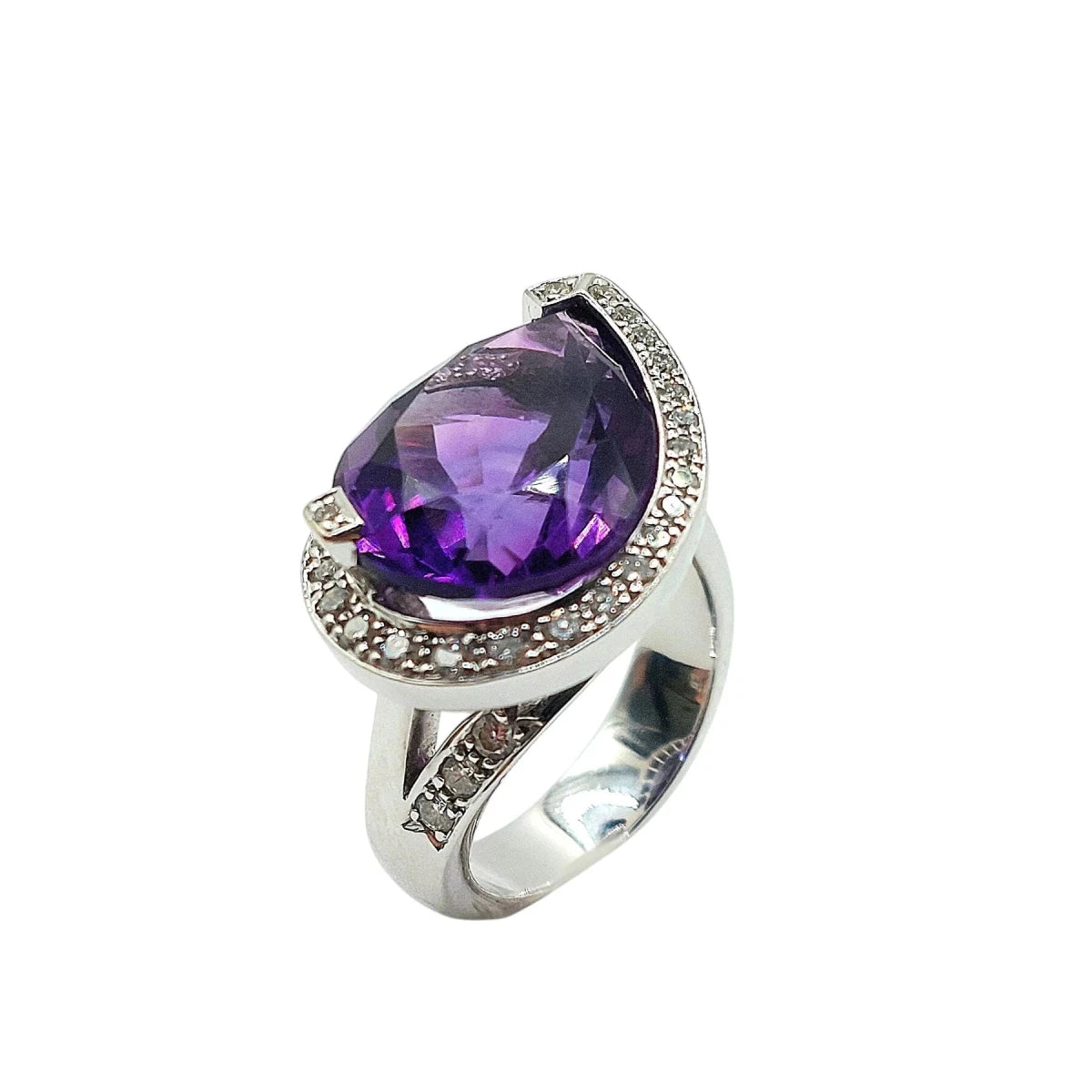 Bague Entourage en or blanc, améthyste et diamants - Castafiore