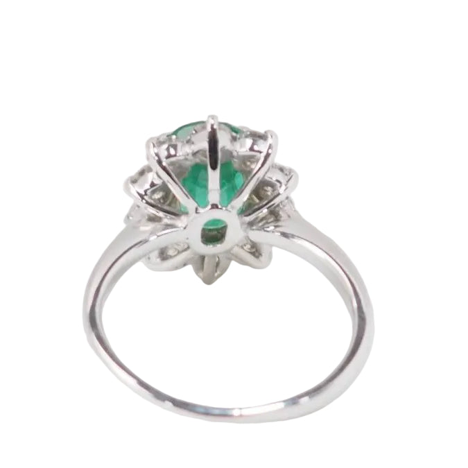 Bague entourage en or blanc, émeraude de Zambie et diamants - Castafiore