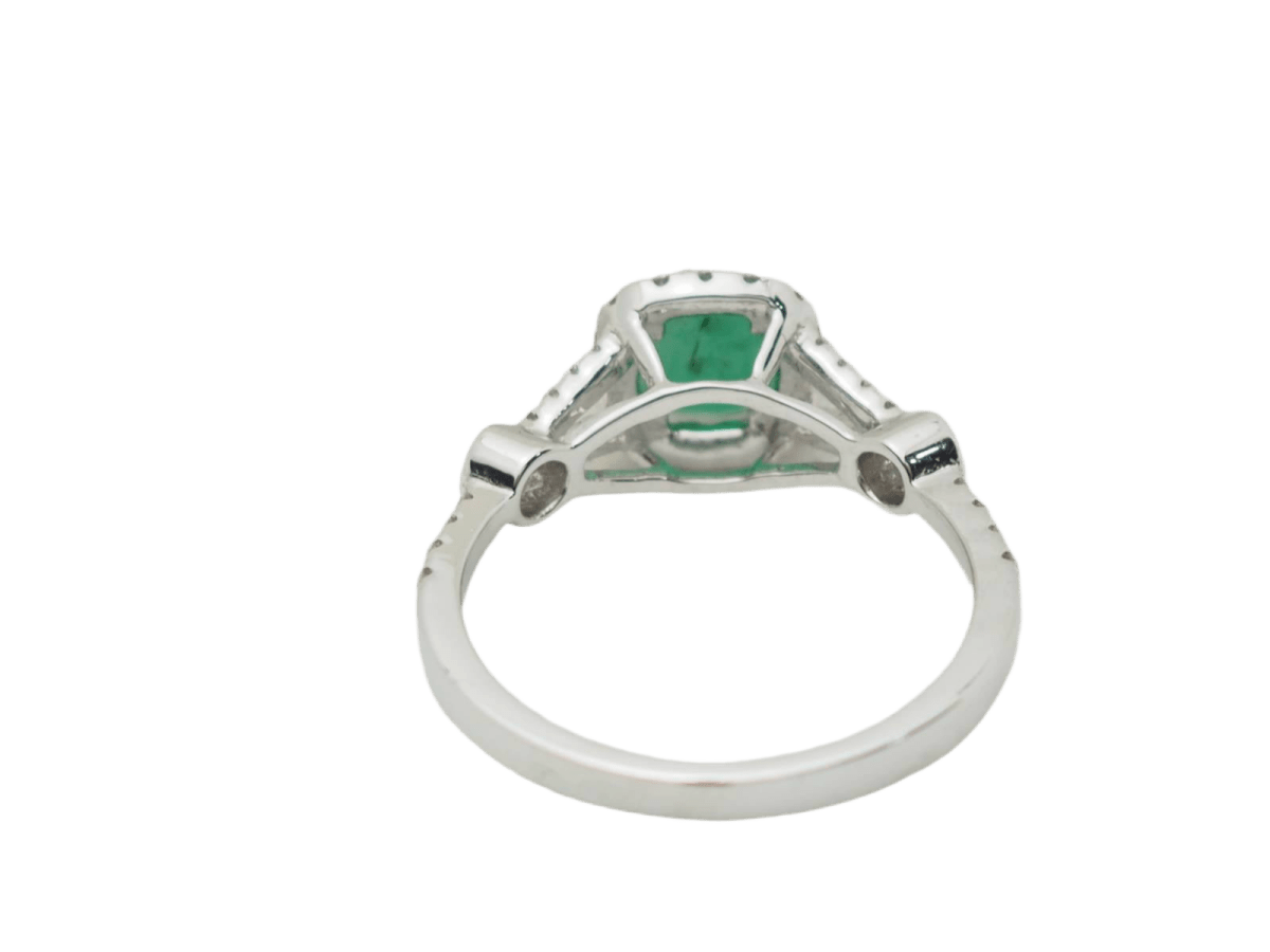 Bague Entourage en or blanc, émeraude et diamants - Castafiore