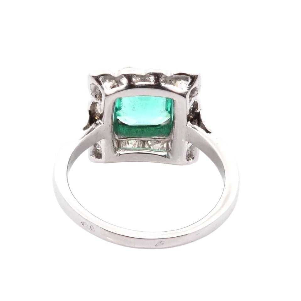 Bague Entourage en or blanc, émeraude et diamants - Castafiore