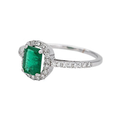 Bague Entourage en or blanc, émeraude et diamants - Castafiore