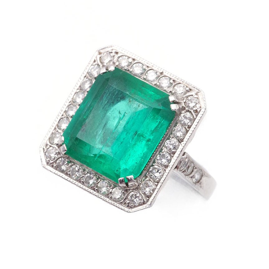 Bague Entourage en or blanc, émeraude et diamants - Castafiore