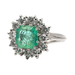 Bague Entourage en or blanc, émeraude et diamants - Castafiore