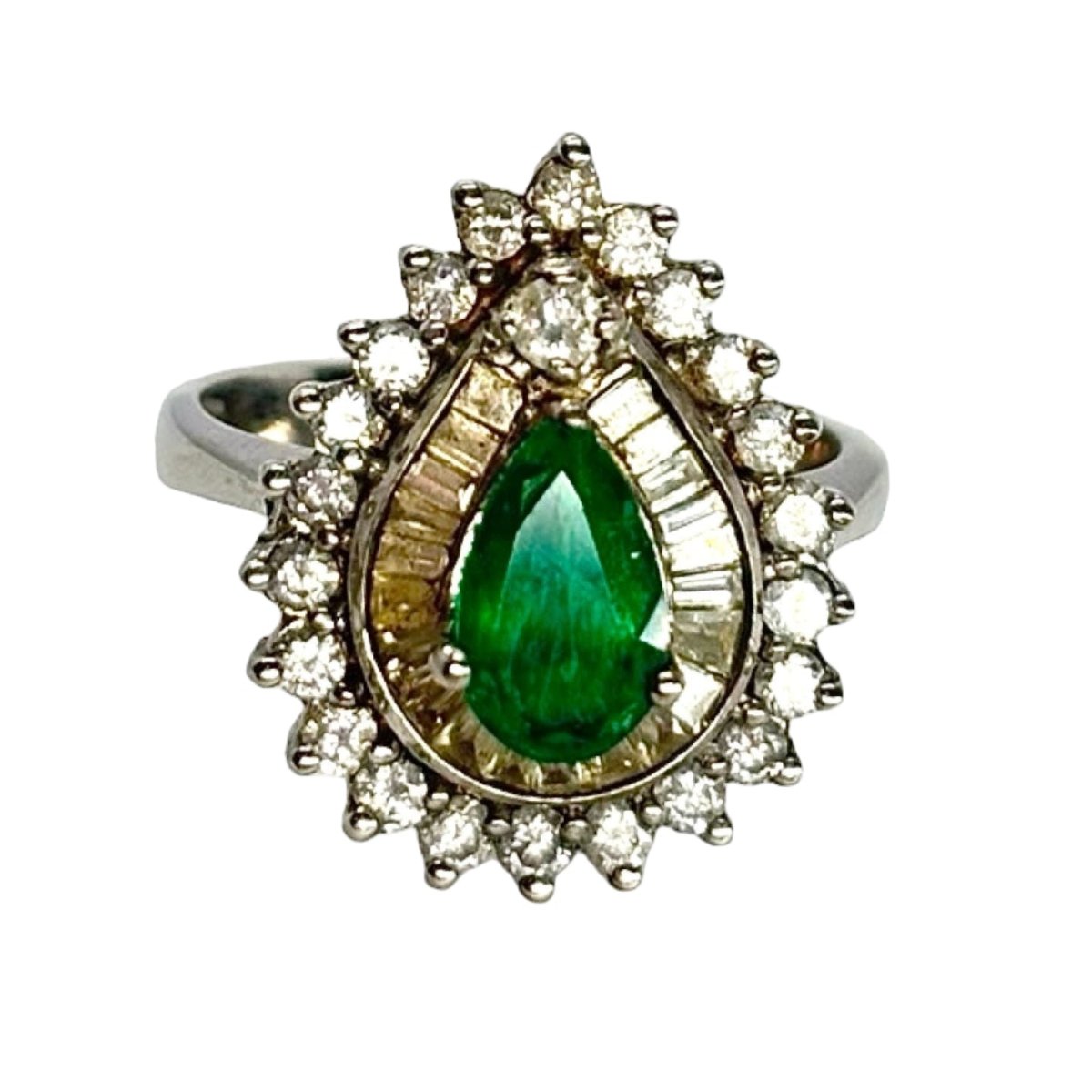 Bague Entourage en or blanc, émeraude, et diamants - Castafiore