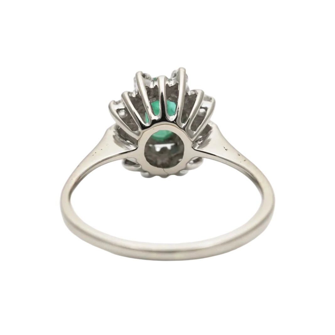 Bague Entourage en or blanc, émeraude et diamants - Castafiore