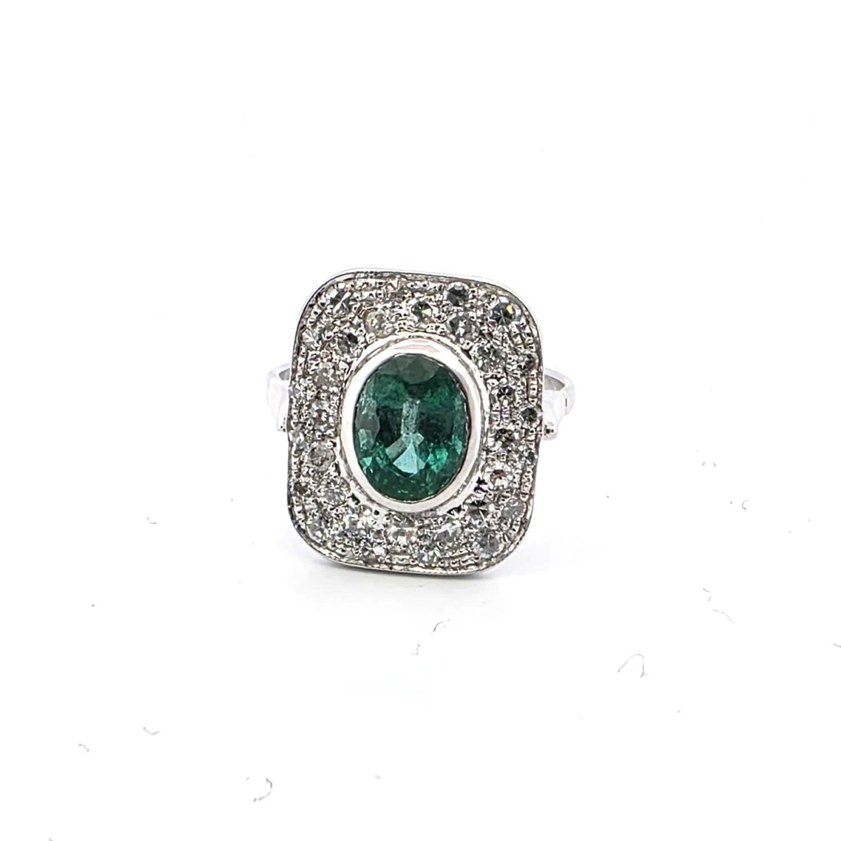 Bague Entourage en or blanc, émeraude et diamants - Castafiore