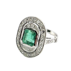 Bague Entourage en or blanc, émeraude et diamants - Castafiore