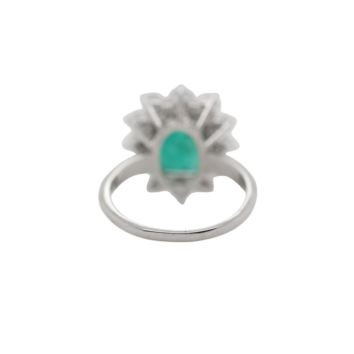 Bague Entourage en or blanc, émeraude et diamants - Castafiore