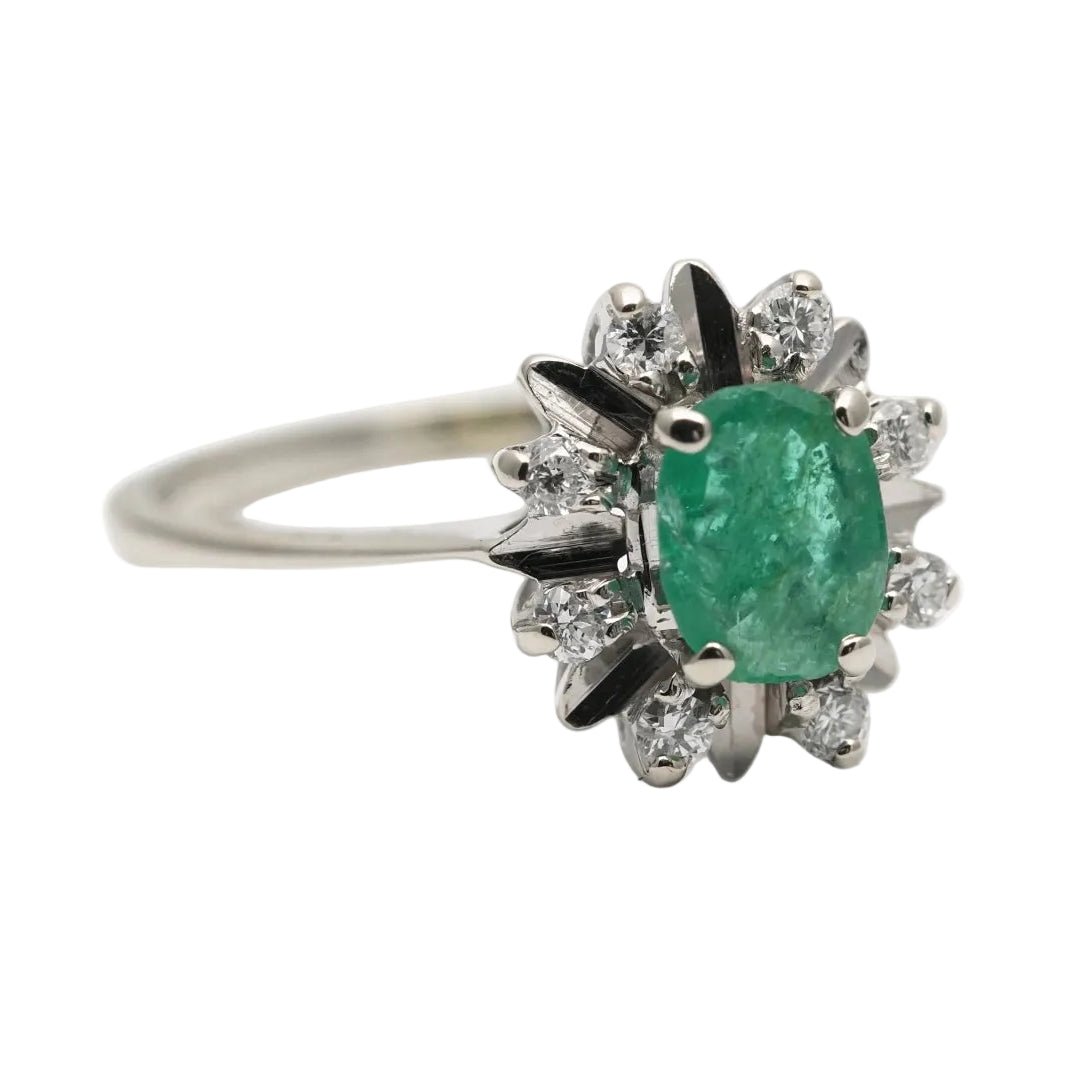 Bague Entourage en or blanc, émeraude et diamants - Castafiore