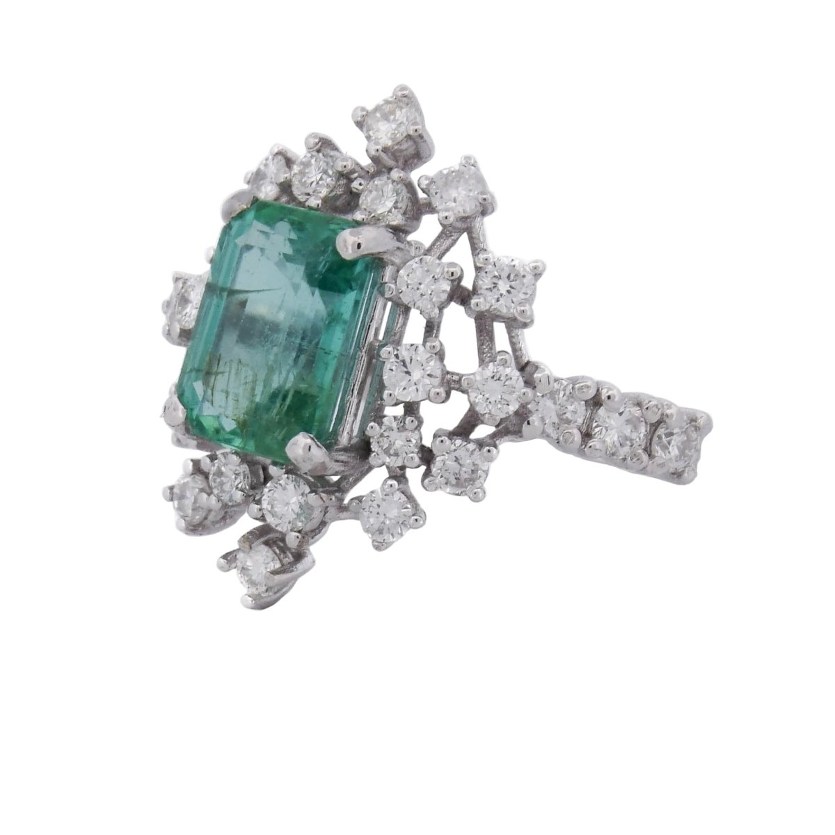 Bague Entourage en or blanc, émeraude et diamants - Castafiore