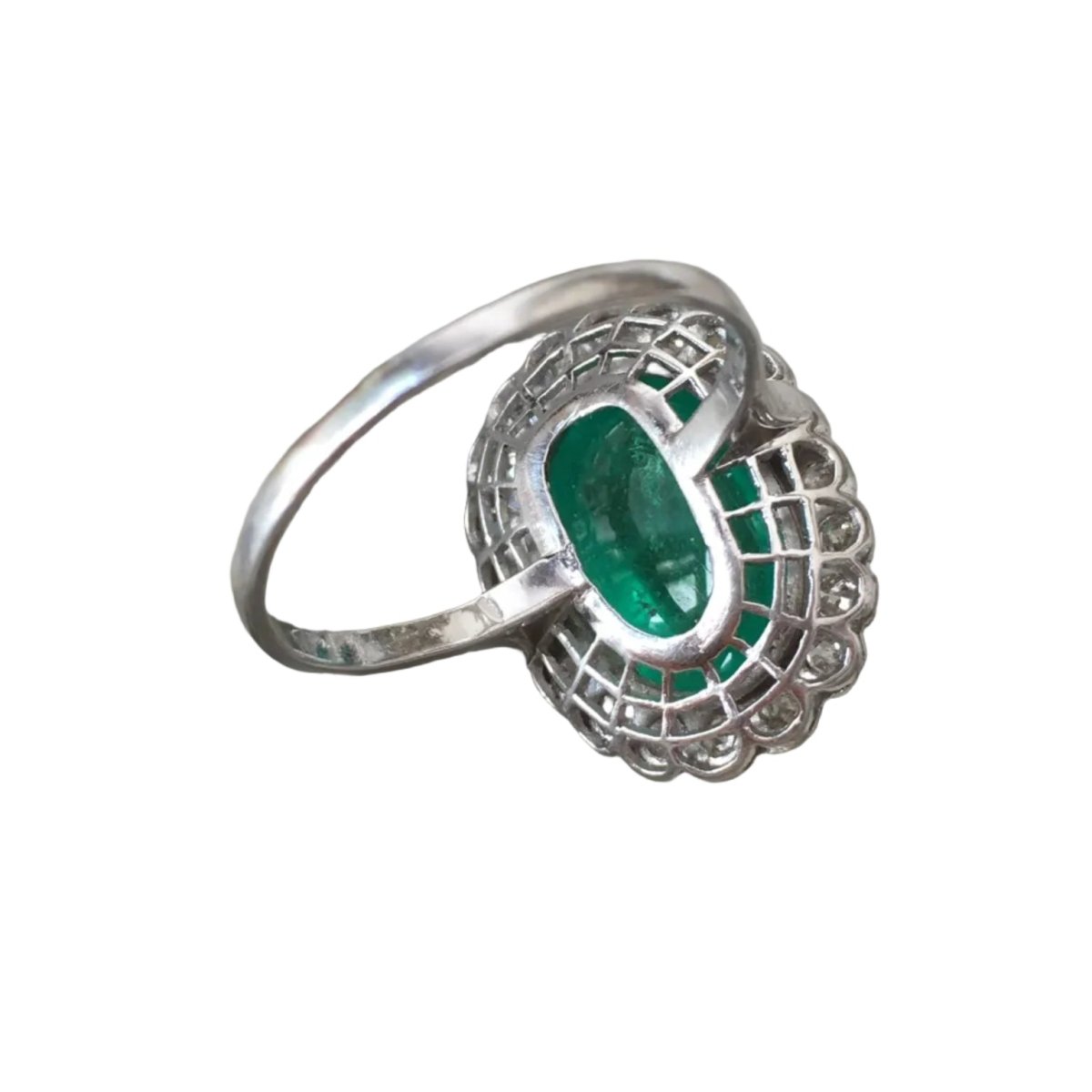 Bague Entourage en or blanc, émeraude et diamants - Castafiore