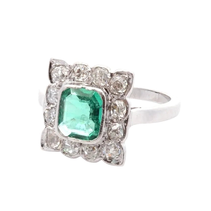 Bague Entourage en or blanc, émeraude et diamants - Castafiore