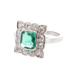 Bague Entourage en or blanc, émeraude et diamants - Castafiore