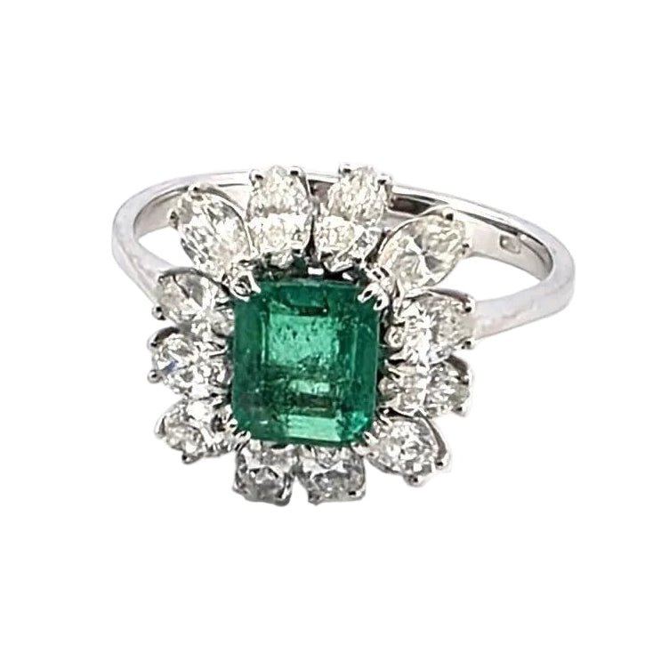 Bague Entourage en or blanc, émeraude et diamants - Castafiore