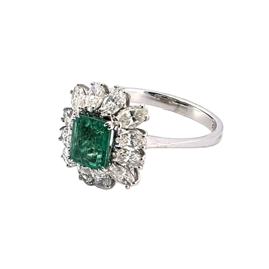 Bague Entourage en or blanc, émeraude et diamants - Castafiore