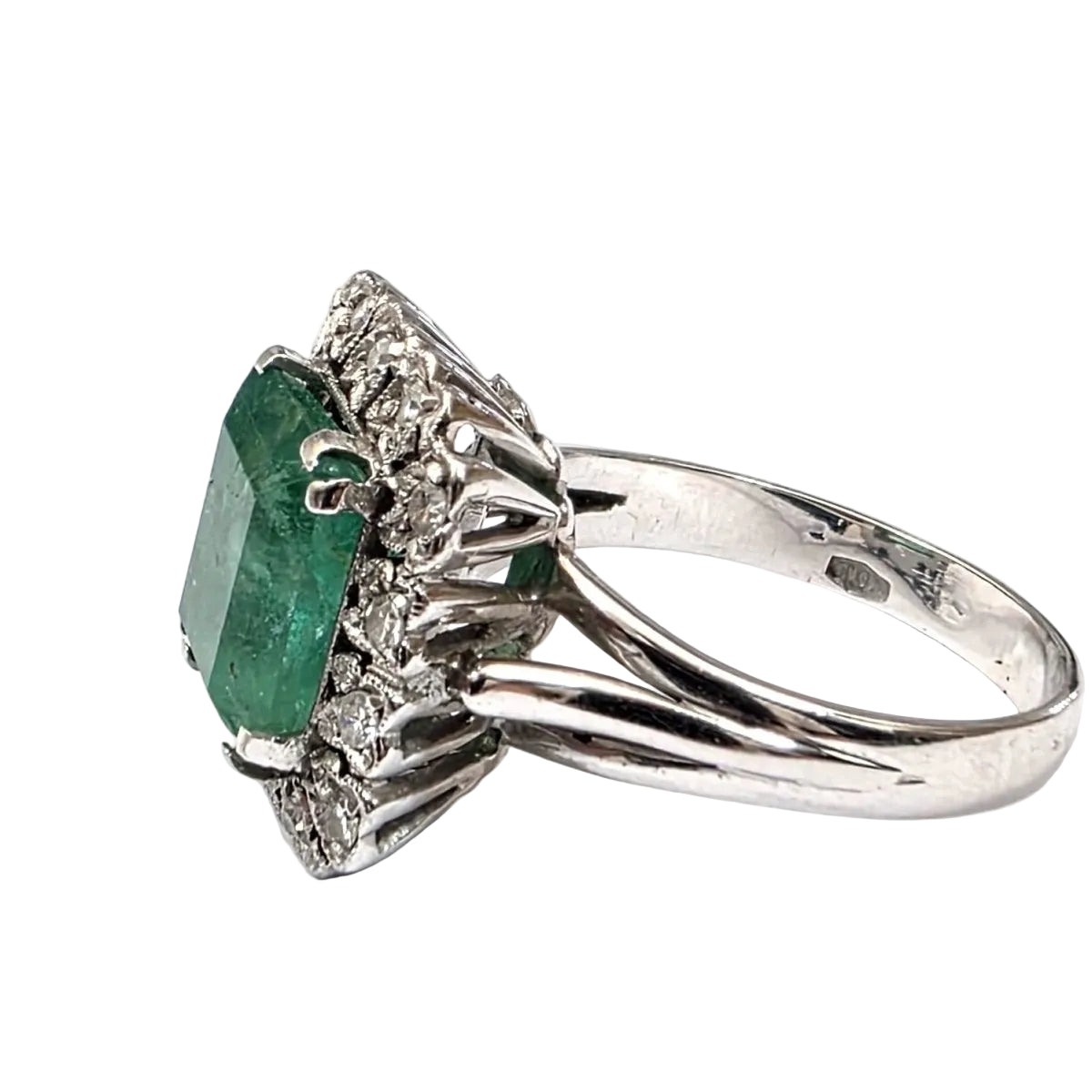 Bague Entourage en or blanc, émeraude et diamants - Castafiore