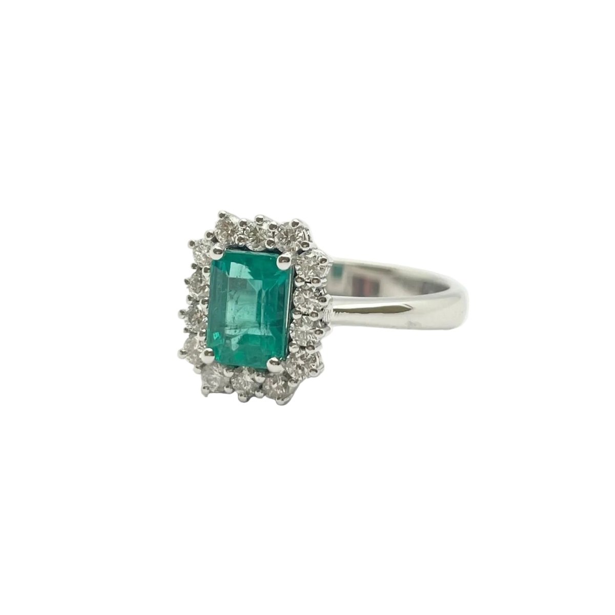 Bague Entourage en or blanc, émeraude et diamants - Castafiore