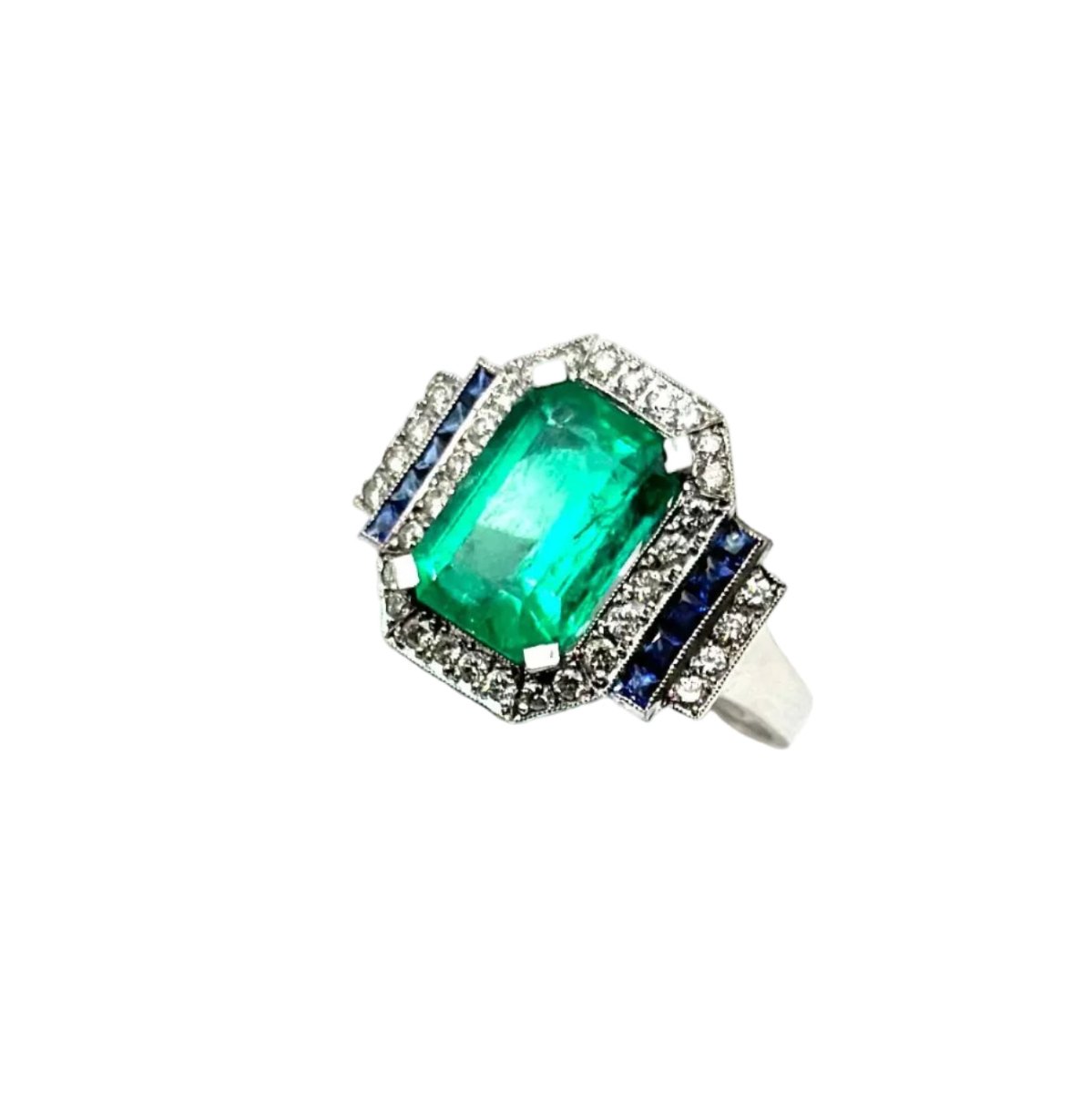 Bague Entourage en or blanc, émeraude, saphirs et diamants - Castafiore