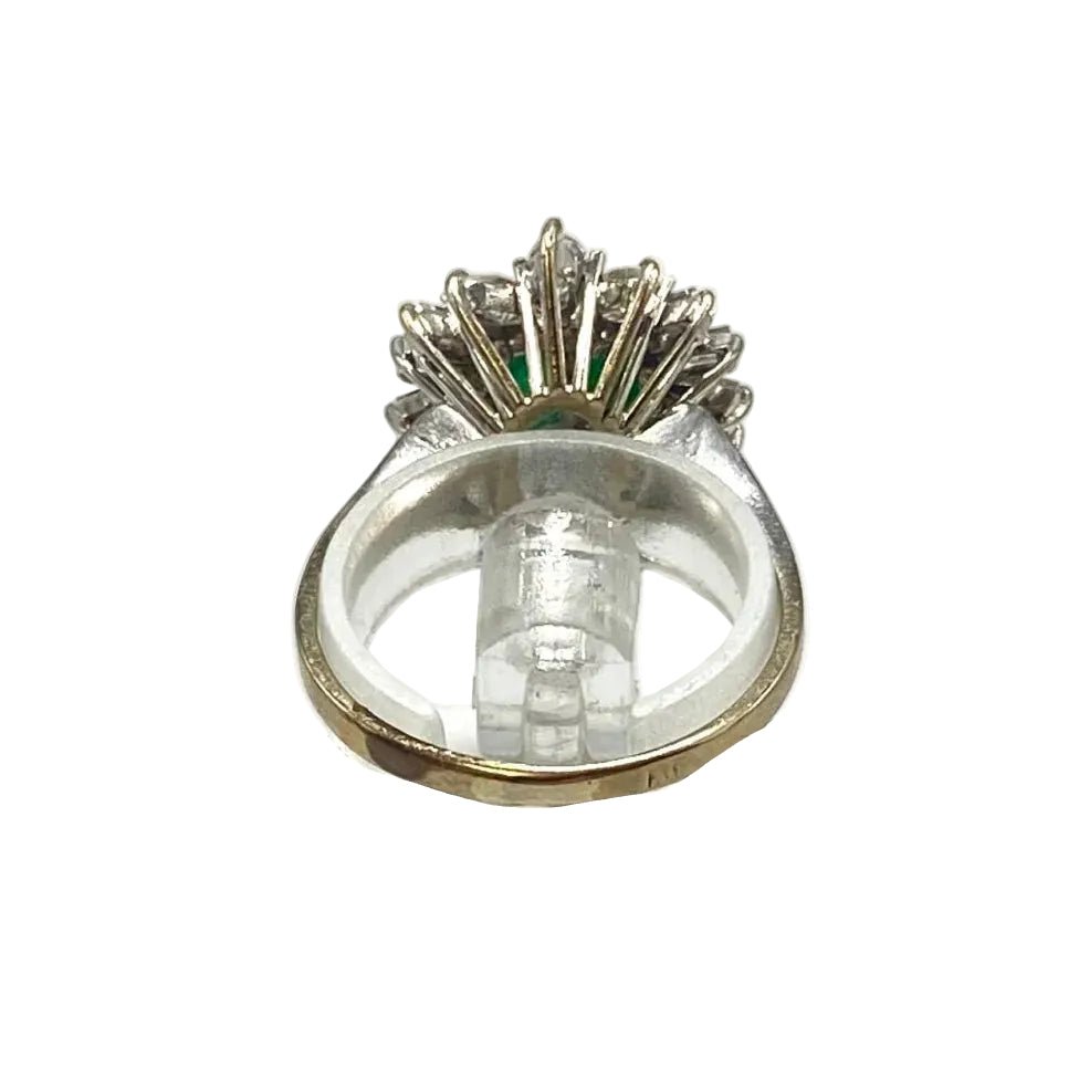 Bague Entourage en or blanc, émeraudes et diamants - Castafiore