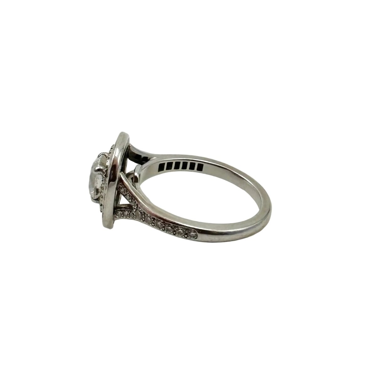 Bague Entourage en or blanc et diamants - Castafiore