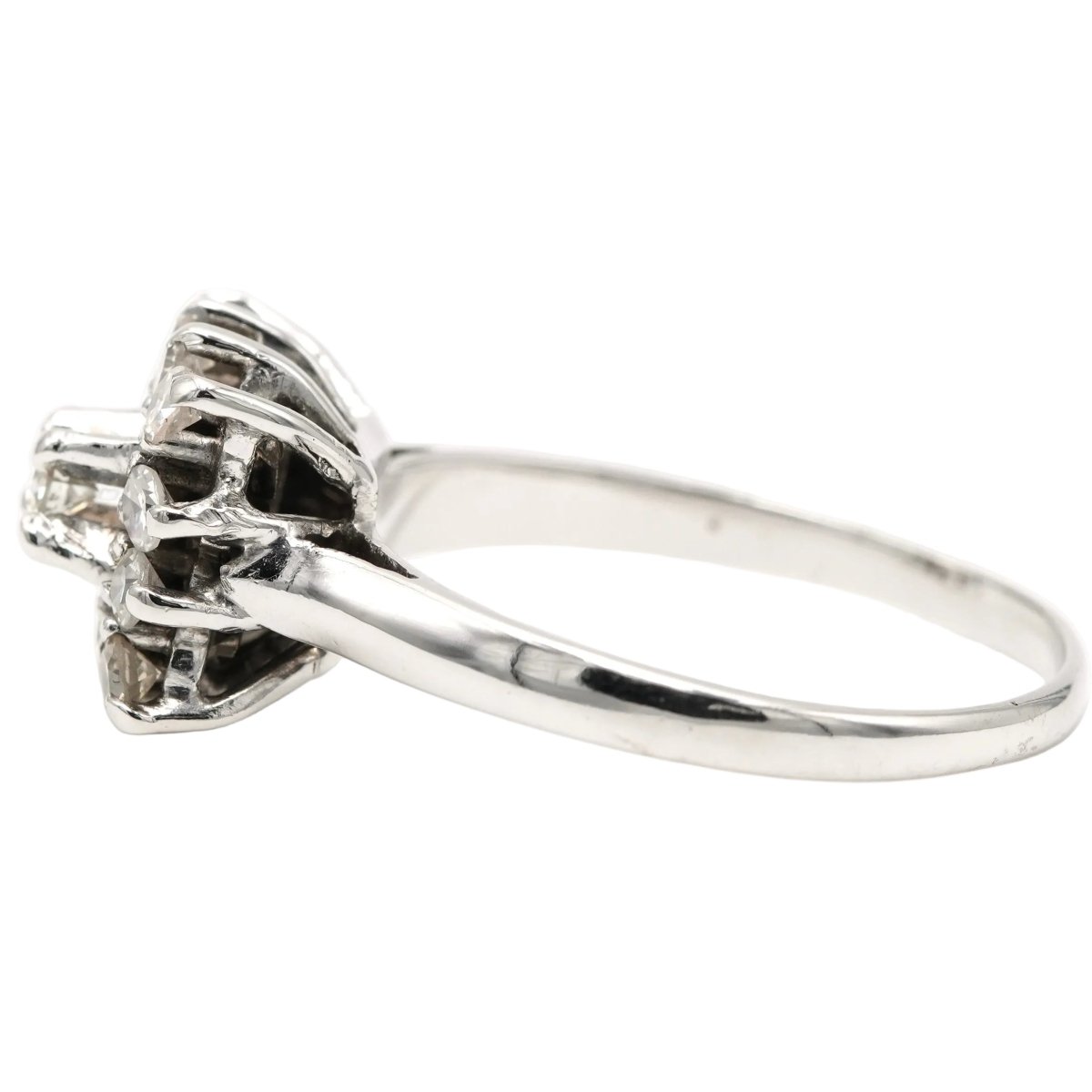 Bague Entourage en or blanc et diamants - Castafiore