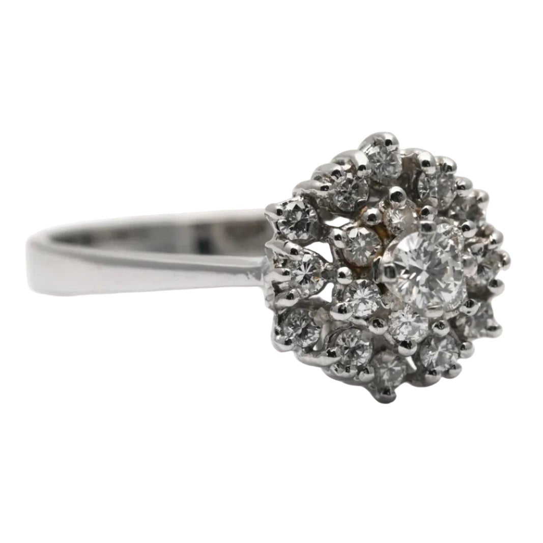 Bague Entourage en or blanc et diamants - Castafiore