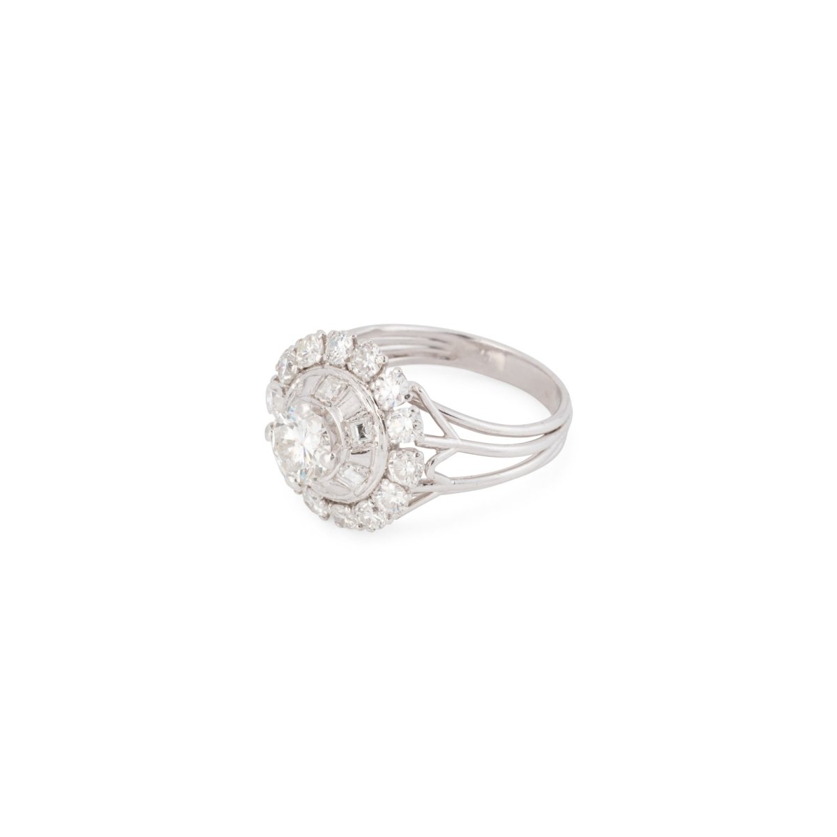 Bague Entourage en or blanc et diamants - Castafiore
