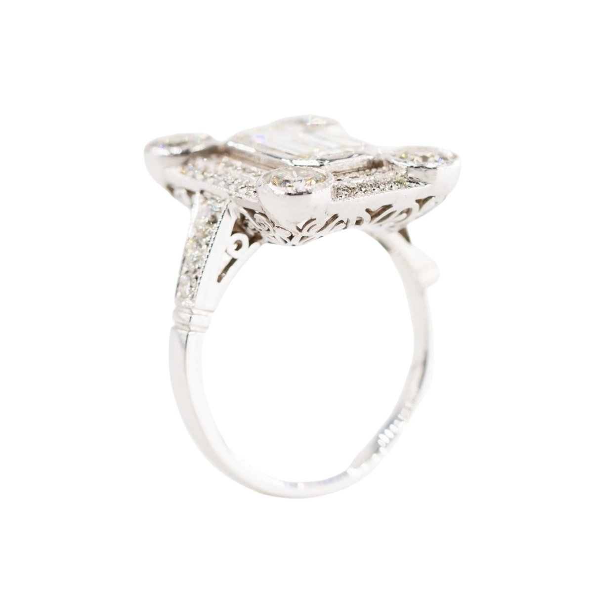 Bague Entourage en or blanc et diamants - Castafiore