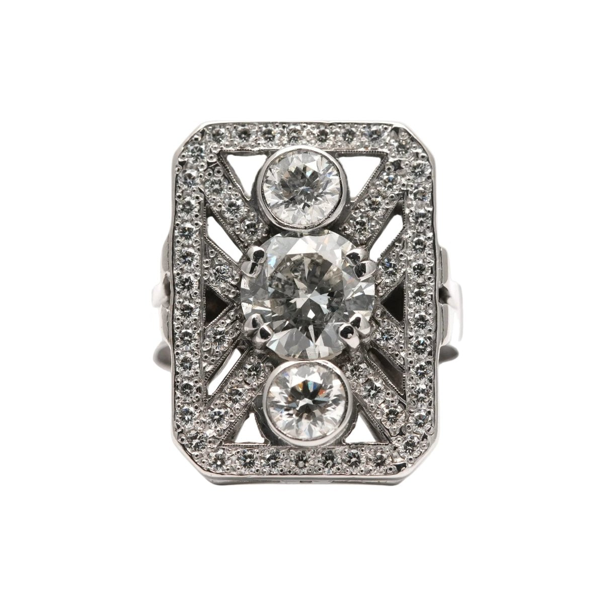 Bague Entourage en or blanc et diamants - Castafiore