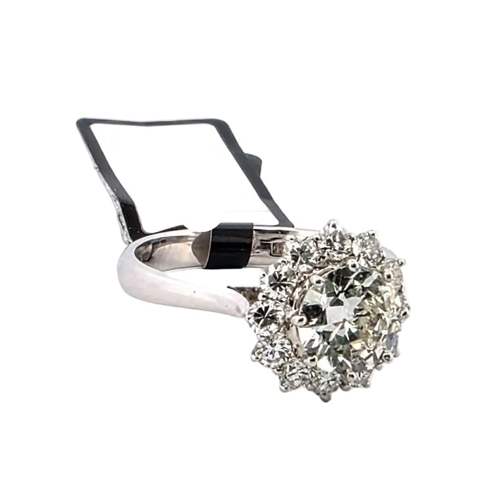 Bague Entourage en or blanc et diamants - Castafiore