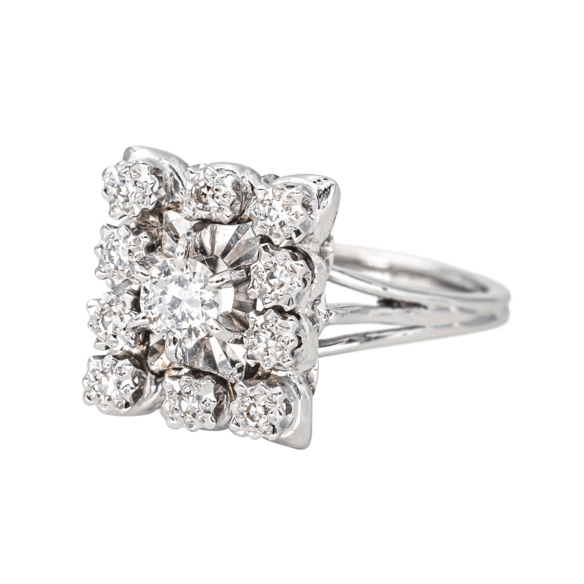 Bague Entourage en or blanc et diamants - Castafiore
