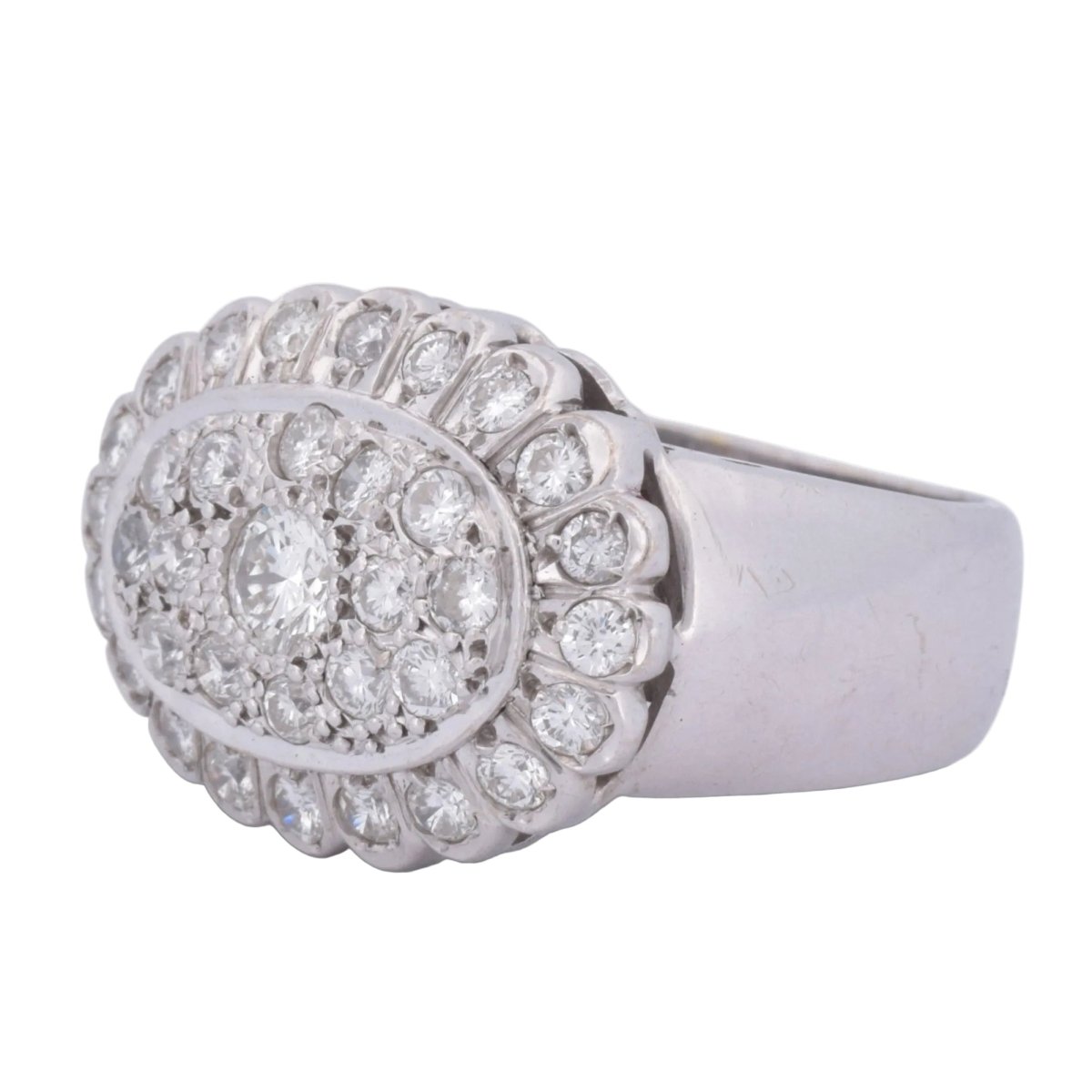 Bague Entourage en or blanc et diamants - Castafiore