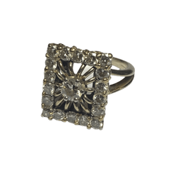 Bague Entourage en or blanc et diamants - Castafiore